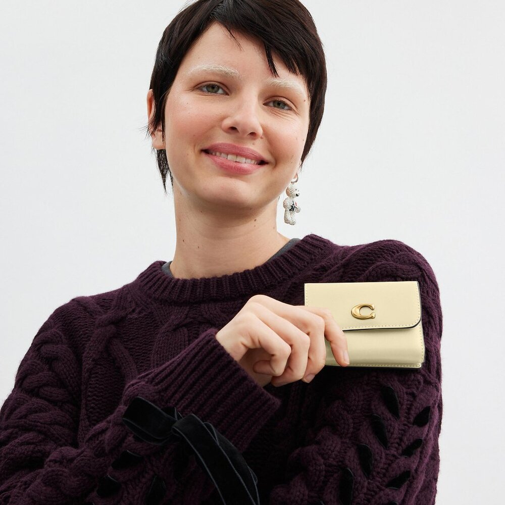 Essential Card Holder Wallet - Picture 2 of 3